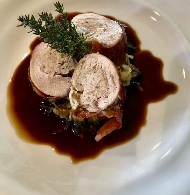 Wildrezept: Fasanenbrust mit Frischkäsefüllung auf Sauerkraut mit Gin ... Wildrezept: Fasanenbrust mit Frischkäsefüllung auf Sauerkraut mit Gin ...